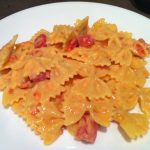Grown Up Velveeta Mac and Cheese Bow tie pasta, 6 oz velveeta cheese, 1 can  rotel diced tomatoes & green chilies, and garlic powder | Amazing food,  Recipes, Food