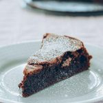 Flourless 4-ingredient chocolate cake - Silvia Cooks