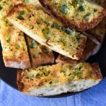 The Best Garlic Bread – Cravings & Crumbs