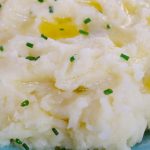 15 Minute Microwave Mashed Potatoes {Fluffy & Creamy!} - TipBuzz