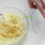 3 Ways to Reheat Mashed Potatoes - wikiHow