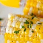 How to Cook Corn on the Cob in the Microwave