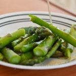 4 Ways to Cook Asparagus in the Microwave - wikiHow