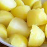 How to cook potatoes in the microwave quickly: recipes