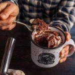 HOW TO MAKE A MUG CAKE – Kodiak Cakes