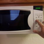 Setting the clock on a magic chef microwave. - YouTube