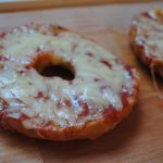 3 minute, 3 ingredient pizza bagels (no bake!) - Student Recipes - Student  Eats