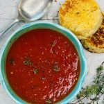 Tomato and thyme soup recipe with microwave bread - Kidspot