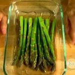 I DID THIS yesterday! It works! Alton Brown's Steamed Asparagus in the  MICROWAVE!!! Damp papertowels, wrap the… | Food network recipes, Steamed  asparagus, Food