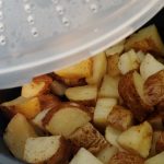 How to cook%20potatoes in the microwave quickly: recipes