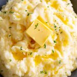 15 Minute Microwave Mashed Potatoes {Fluffy & Creamy!} - TipBuzz