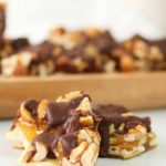 Easy Christmas Crack Recipe (Saltine Toffee) - Averie Cooks