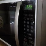 Microwave shuts off after a few seconds: causes and solutions - Ideas by Mr  Right