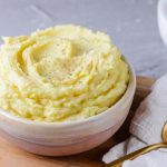 15 Minute Microwave Mashed Potatoes {Fluffy & Creamy!} - TipBuzz