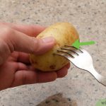 3 Ways to Cook a Potato in the Microwave - wikiHow