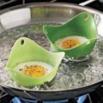 Egg Poachers FREE GIFTS 4x Silicone Egg Poacher Poaching Poach Cup Pods  Mould Breakfast Home & Garden