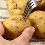 Easy Ways to Boil Potatoes in the Microwave: 12 Steps
