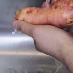 How to Cook a Sweet Potato in the Microwave: 11 Steps