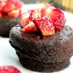 1-MINUTE Flourless Chocolate Mug Cake | Recipe | Flourless chocolate, Low  carb sweets, Low carb desserts