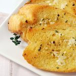 Can You Microwave Garlic Bread? – Prepared Cooks