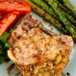 Pork chops with sweet peaches and garlic - PassionSpoon recipes