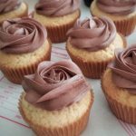 Yellow Cupcakes with Whipped Ganache Frosting 牛油杯子蛋糕配朱古力唧花– EC Bakes 小意思