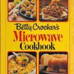 Betty Crocker's Microwave Cookbook: Betty Crocker Kitchens: 9780394517643:  Amazon.com: Books