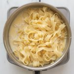 Easy Fettuccine Alfredo Recipe (Homemade with only 5 ingredients and less  than 30 minutes!)