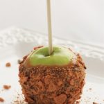 Butterfinger Caramel Apples - dirtydishesmessykisses.com