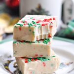 This Microwave Cake Batter Fudge is an easy no bake white chocolate fudge  recipe that will be a hit with all yo… | Cake batter fudge, Microwave fudge,  Fudge recipes