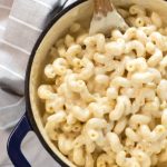 Extra Creamy Stovetop Mac and Cheese - Artzy Foodie