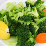 How to Steam Broccoli in the Microwave - Eating on a Dime