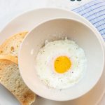 How to Fry an Egg without Oil or Butter?