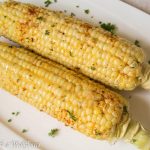 How To Microwave Corn On The Cob (Fast & Easy) - Hungry Huy