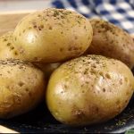 Easy Ways to Boil Potatoes in the Microwave: 12 Steps