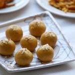 Microwave Besan Ladoo Recipe - Indian Microwave Sweet Recipes - Easy Diwali  Sweets - Blend with Spices