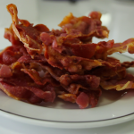 How to cook bacon in the microwave: Yes microwaving crispy bacon is a  thing! VIDEO | Metro News