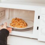 This Simple Hack Will Heat Your Food Evenly In The Microwave - UNILAD