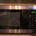 How to Keep Frigidaire Microwave Clock On - Sunshine Share