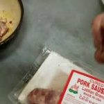 How do you cook raw sausage links in the microwave?